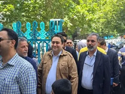 حضور کامبیز مهدیزاده در حسینیه ارشاد 