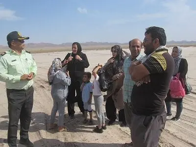 نجات اعضای ۳ خانواده در دل کویر