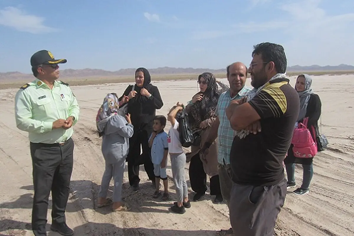 نجات اعضای ۳ خانواده در دل کویر