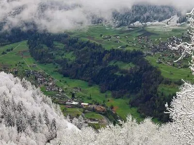 همزمانی بهار و زمستان توامان در سوئیس