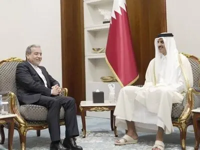 عراقجي يلتقي أمير قطر على هامش منتدى الدوحة
