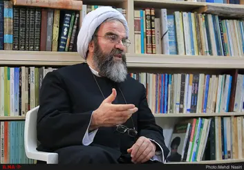 تا جایی که امکان دارد باید راه صلح، گفت‌وگو و مذاکره را برویم/ راه امام حسین (ع) هم جنگ‌طلبی نبود