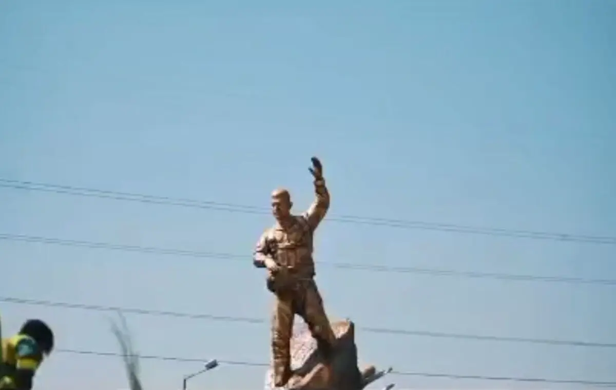 رونمایی از تندیس سرلشکر خلبان شهید بابایی 