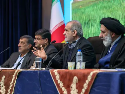 برای مشکلات معیشتی مردم دنبال مقصر بیرونی نباشیم/با اصلاح مدیریت می‌توان بخش بزرگی از مشکلات را حل کرد