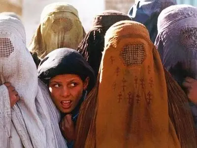 ابراز امیدواری ذبیح‌الله مجاهد برای بازگشایی مدارس دخترانه