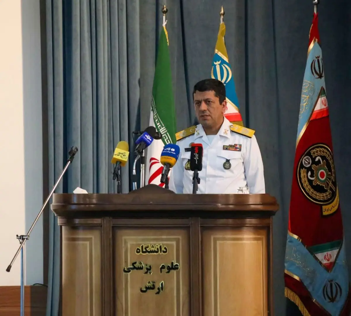 پرستاران ارتش با دو بال علم و ایثار در کنار رزمندگان اسلام ایستاده‌اند
