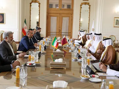 خلال المحادثات مع نظیره القطری.. امیر عبداللهیان یؤکد اهمیة تطویر التعاون الاقلیمی لارساء الامن والاستقرار بالمنطقة

