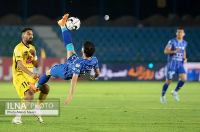 دیدار تیم های فوتبال استقلال تهران و فجرسپاسی شیراز 