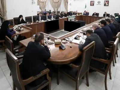 عارف:  تا حد امکان نباید برق و گاز صنایع قطع شود