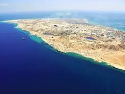 تخلیه ساکنان 10خانه قدیمی در جزیره لاوان بدنبال بارندگی