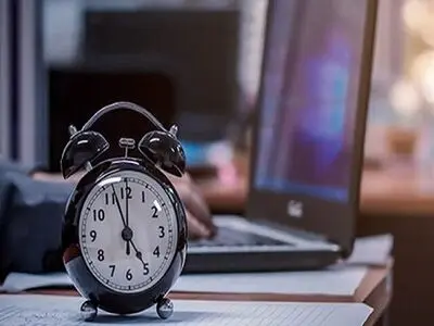 ساعت شناور آغاز به کار دستگاه‌های اجرایی اراک از اول تا 12 مهر 