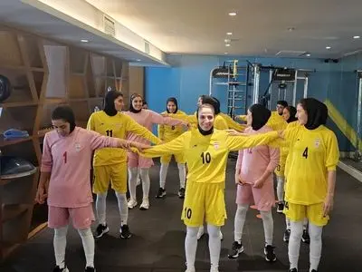 تمرین دختران ایران سبک پیش از بازی حساس با ایتالیا