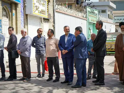 وزیر کار در مسجدالنبی  رای داد/ مرتضوی: حضور جوانان در انتخابات به معنای حضور در صحنه های جنگ است