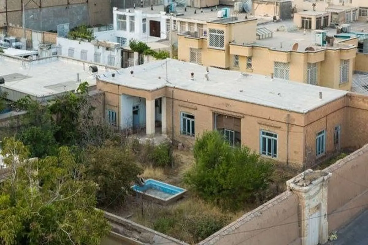 ۸۰ درصد خانه پدری پرویز مشکاتیان توسط مالک تخریب شده است/با هماهنگی دادستان لودر توقیف و راننده آن بازداشت شد/ شکایت ما در حال پی‌گیری است