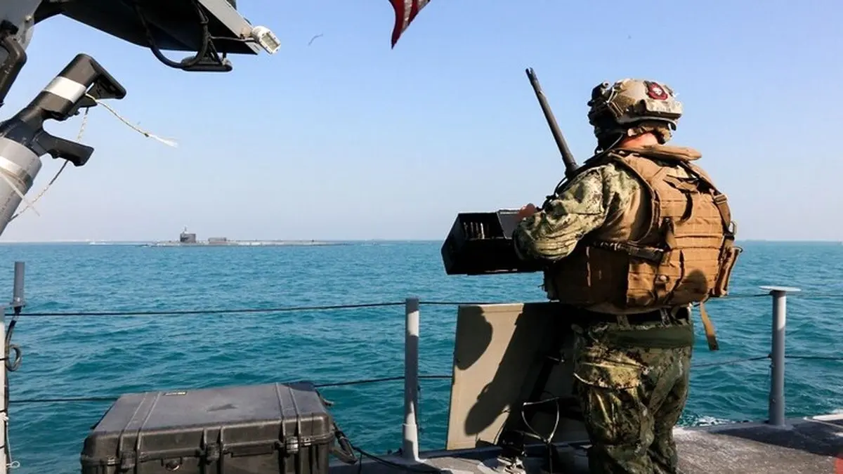 ادعای ناوگان پنجم آمریکا در مورد توقیف یک قایق حامل سلاح در بحرالعرب

