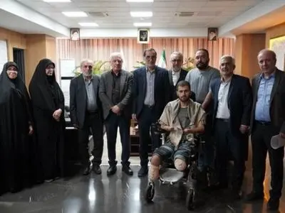 دیدار رئیس بنیاد شهید و امور ایثارگران با جانباز سرافراز حسین محمدی
