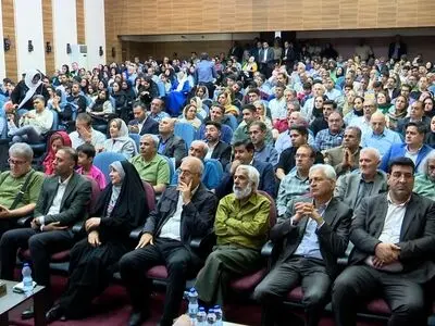 رونمایی از یادمان مزار محمدعلی بهمنی در بندرعباس