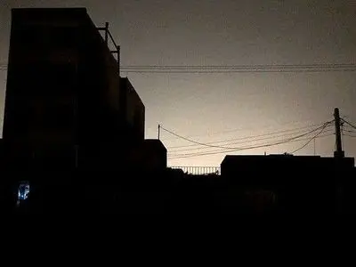 گله شهروندان محمدآباد دامغان از قطع  13 ساعته برق / اهالی روستا: اداره برق در وصول مطالبات از مشترکان «اهتمام ویژه» دارد اما ارائه خدمات خیر /معاون اداره برق: مشکل بسته بودن جاده‌ها است 