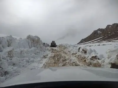 پایان محاصره برف و باران؛ پاکسازی راه‌های روستایی و کوهستانی شهرستان اردل آغاز شد