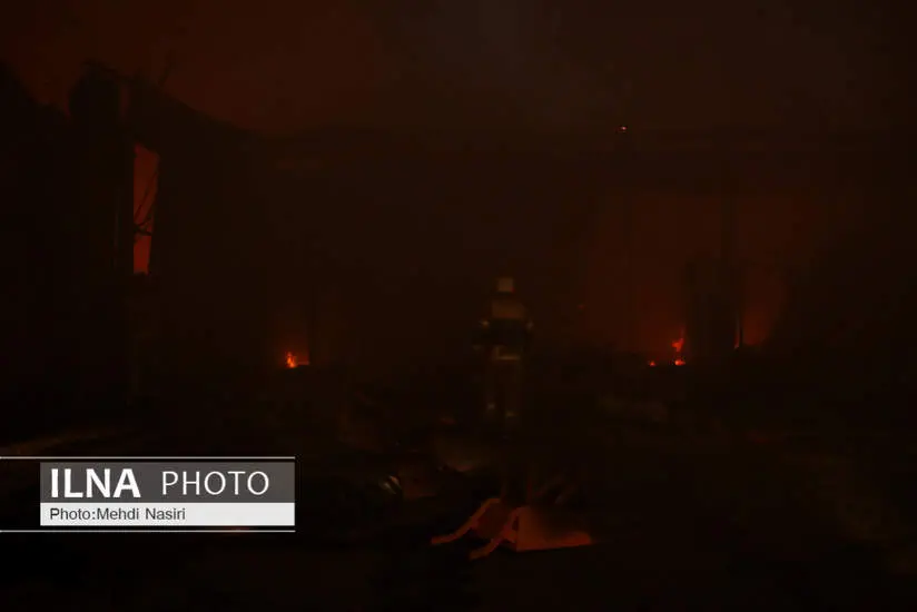  آتش‌سوزی در بارانداز ۱۲ هزار متری در شوش 