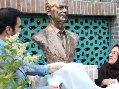 سردیس محمد معین رونمایی شد