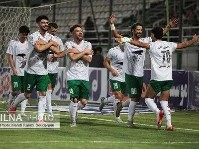 برد خانگی تیم فوتبال ذوب آهن اصفهان مقابل مس رفسنجان
