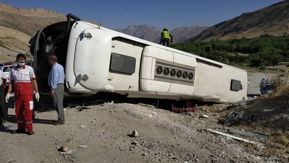 شمار جانباختگان حادثه واژگونی اتوبوس تهران - یاسوج به 4 نفر افزایش یافت