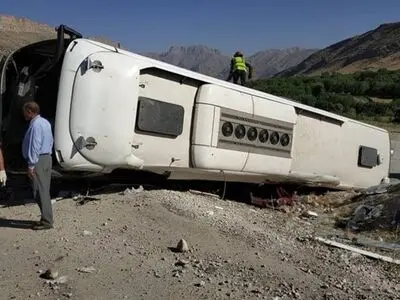 شمار جانباختگان حادثه واژگونی اتوبوس تهران - یاسوج به 4 نفر افزایش یافت