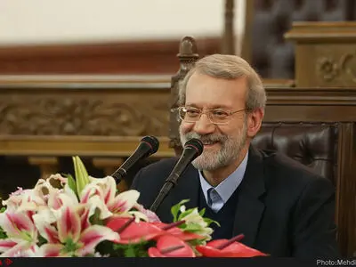 محذرا الترویکا الاوروبیة.. لاریجانی: قد نتخذ قرارا جادا بتعاوننا مع وکالة الطاقة