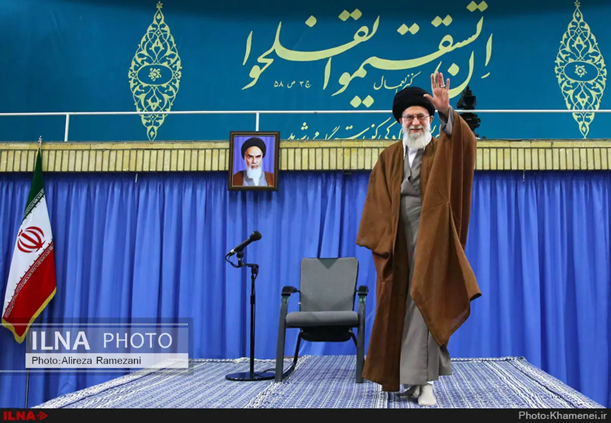 دیدار دانشجویان و دانش‌آموزان با رهبر انقلاب +تصاویر