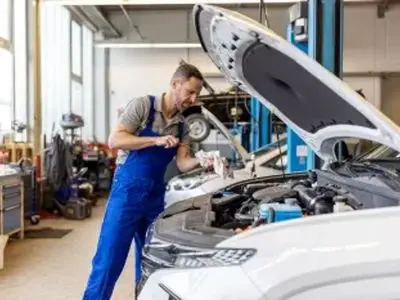 عواقب خطرناک تعویض نکردن به موقع روغن موتور خودرو