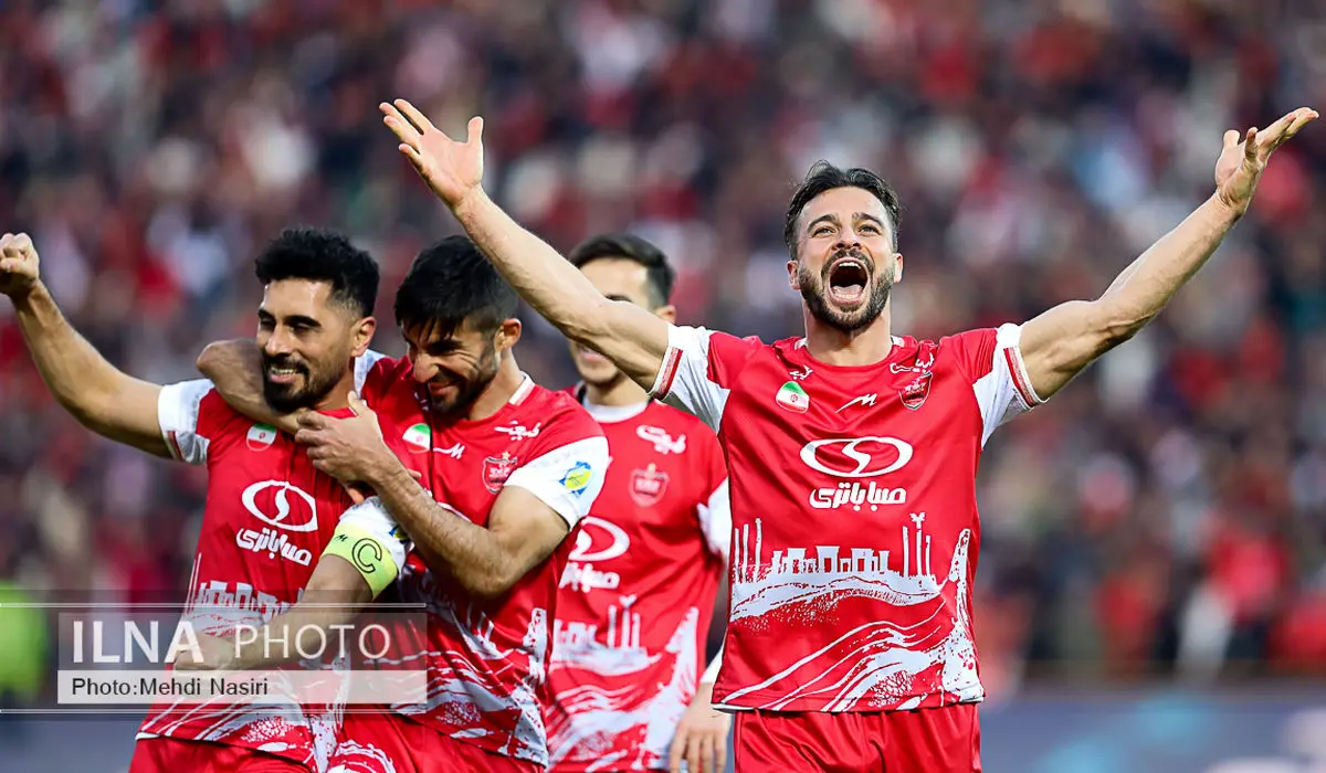 دیدار تیمهای پرسپولیس تهران و تراکتور تبریز