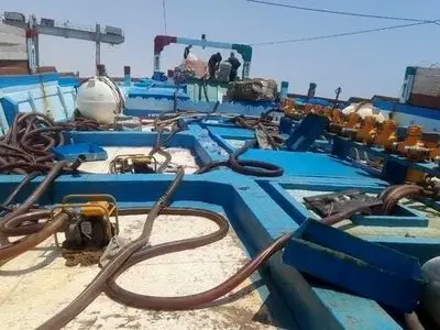 توقیف شناور خارجی حامل ۳۶۳ هزار لیتر سوخت قاچاق در آب‌های خوزستان