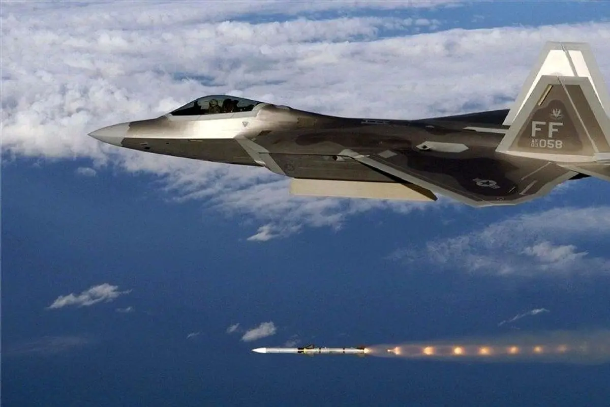 تصویری از خلبان آمریکایی بعد از سقوط هواپیمایش در کویت