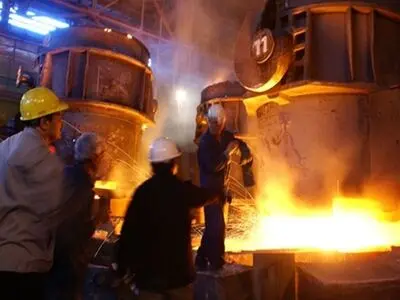 کارگران فولاد آرمان شفق به مطالبات خود نرسیدند/ توقف موقت کار در کارخانه