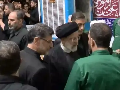 تصاویر دیده نشده از حضور آیت الله رئیسی در چایخانه حرم امام رضا(ع)