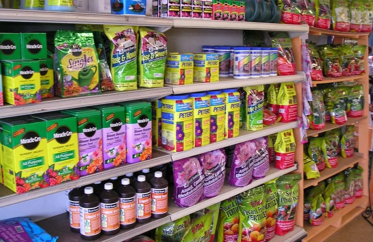 از تاریخ برخی سموم شرکت خدمات حمایتی 10 سال گذشته است/ کنترلی بر شبکه توزیع سم وجود ندارد