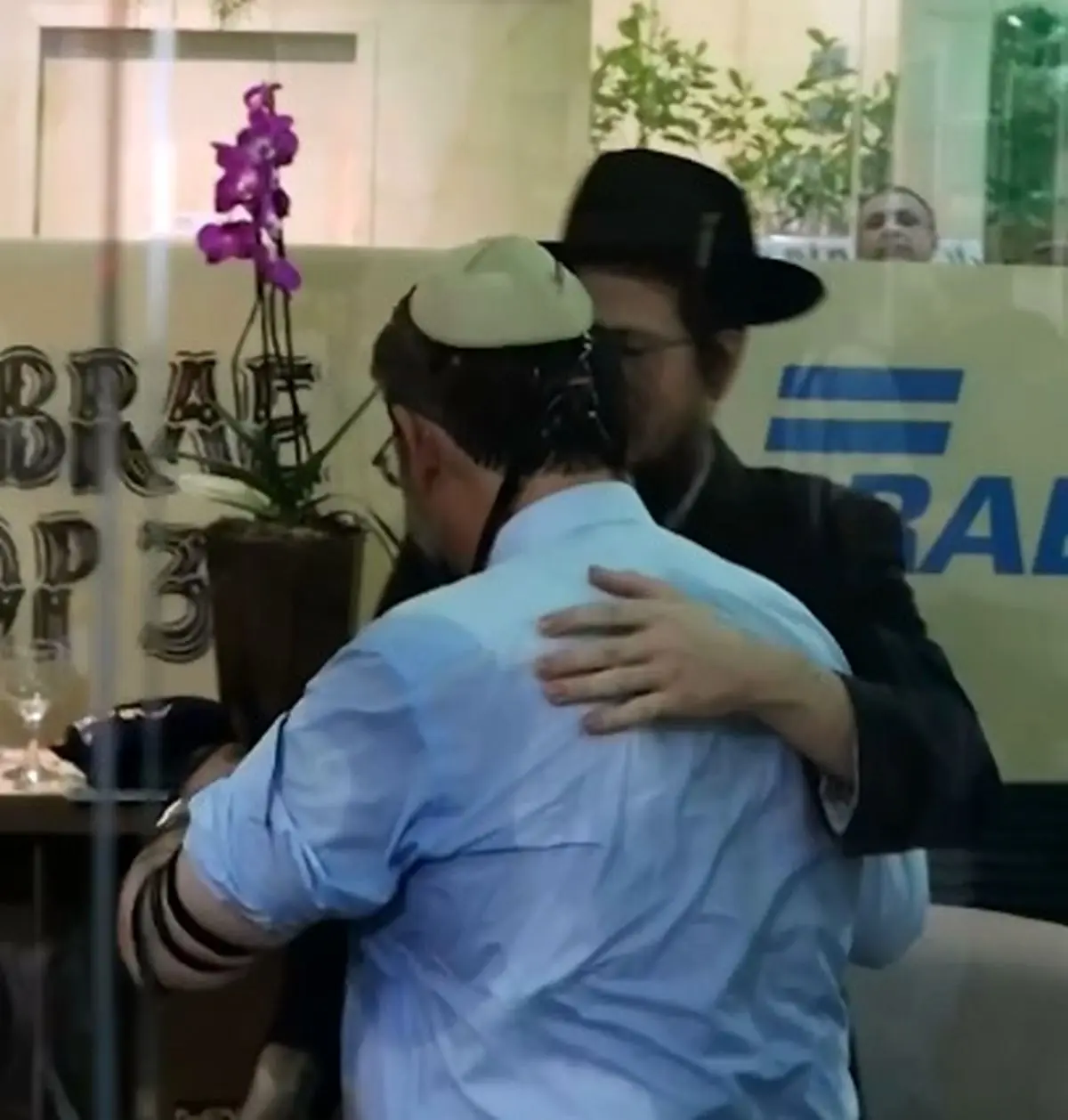 لحظه اخراج هیئت اسرائیلی از کنفرانس بین‌المللی آب و هوا COP30 در برزیل + فیلم