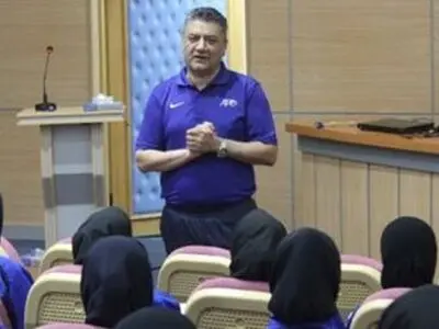 صفیری: من نمی‌توانم برای فدراسیون فوتبال تعیین تکلیف کنم/ بهتر است ببینید کرمانشاهی چه صحبتی با خبرنگاران دارد