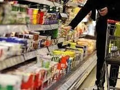 با پدیده  «بحران قدرت خرید» مواجه هستیم / دهک‌های متوسط هم گرفتار تله فقر شده‌اند
