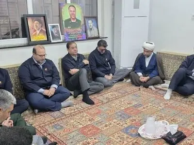 دیدار مدیرعامل شرکت فولاد خوزستان با خانواده شهید مهدی علیدادی