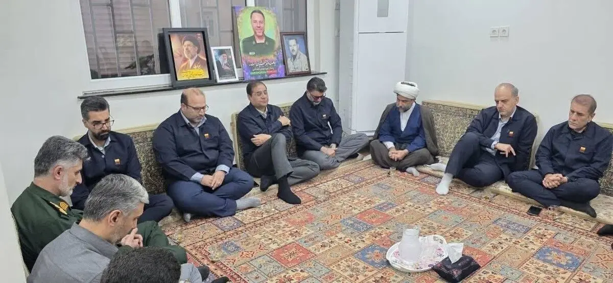 دیدار مدیرعامل شرکت فولاد خوزستان با خانواده شهید مهدی علیدادی