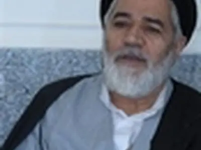 هزینه زحمات طلاب قابل قیاس با فوتبالیست ها نیست