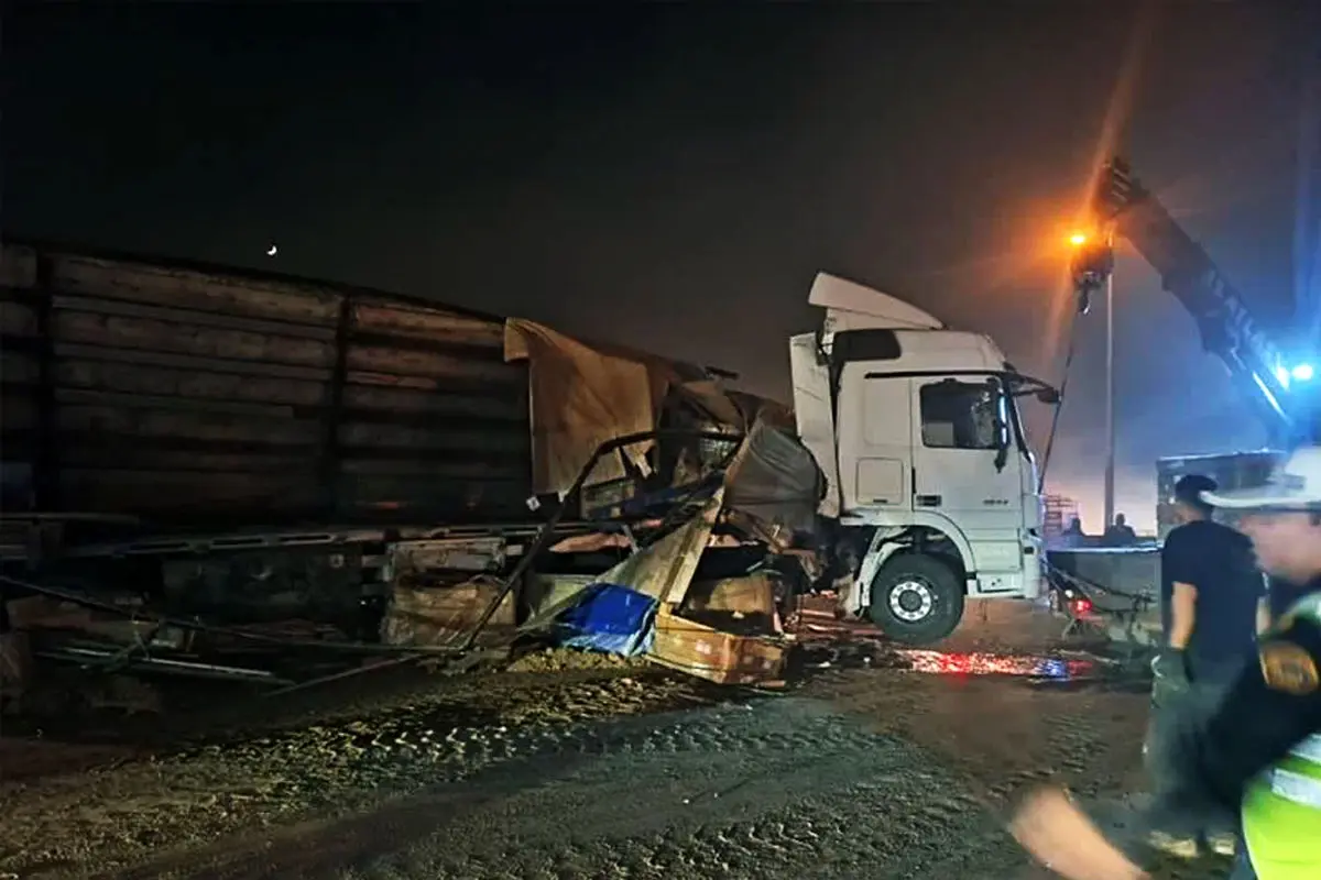 عدم توجه به جلو عامل واژگونی کشنده بنز