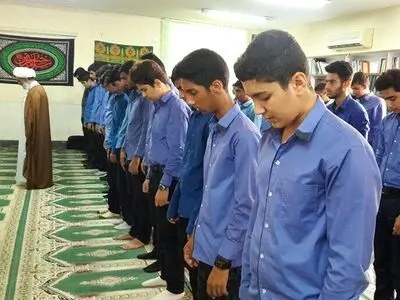 اقامه نماز جماعت در مدارس نهادینه شود
