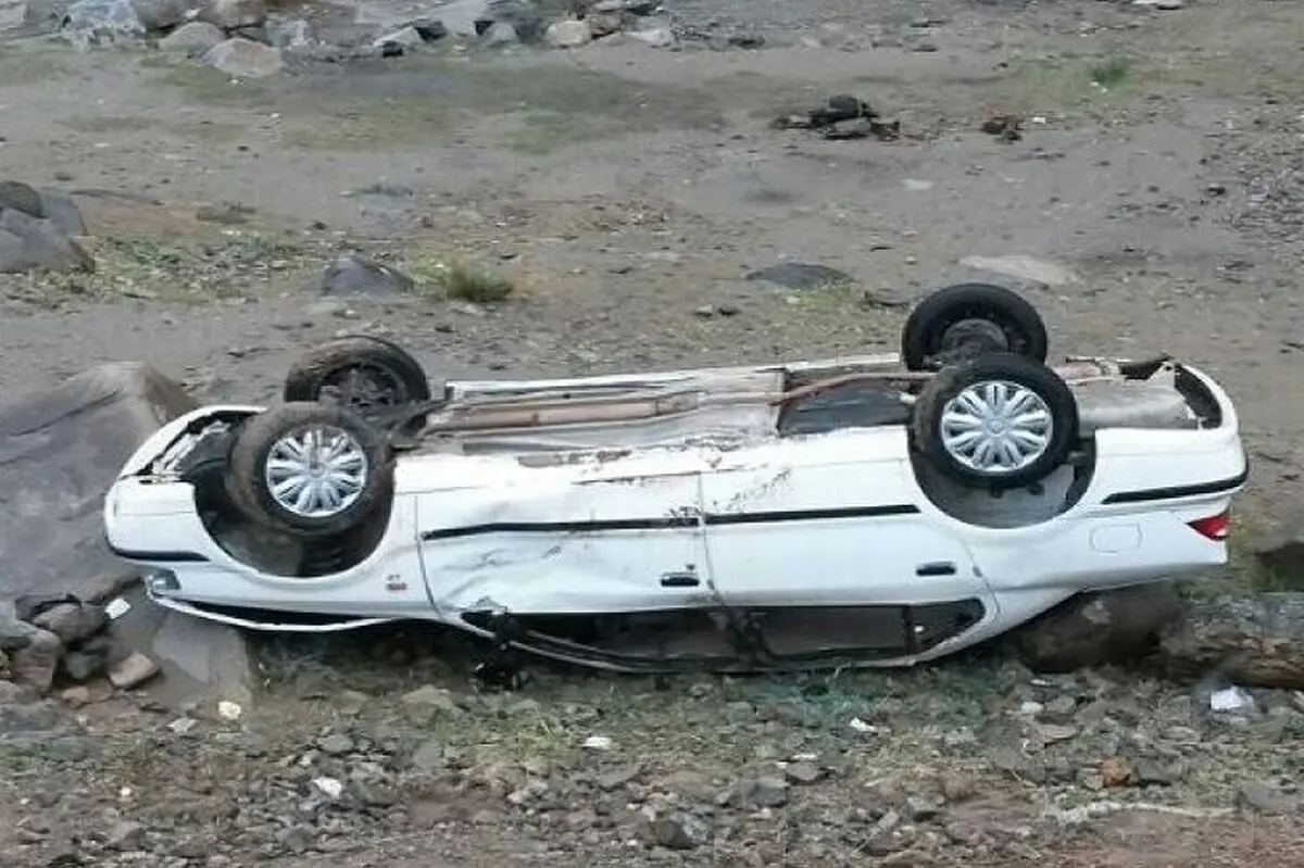 مصدومیت ۵ نفر بر اثر واژگونی خودروی سمند