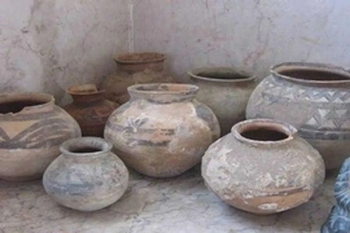 کشف ۱۴۲ قطعه ظروف عتیقه تاریخی در فلاورجان اصفهان