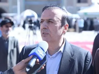 مسئولان برای رفع مشکلات اقتصادی و معیشتی مردم تلاش کنند 