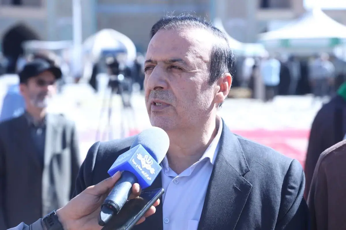 مسئولان برای رفع مشکلات اقتصادی و معیشتی مردم تلاش کنند 