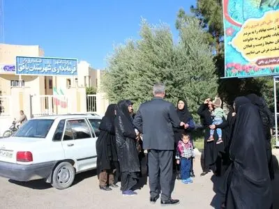 خانواده‌های کارگران مجتمع فسفات بافق بابت مطالبات معوقه تجمع کردند